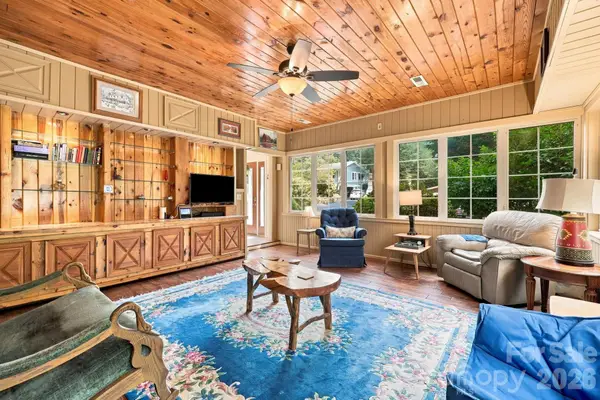 1925 Laurel Park Highway, Hendersonville, NC 28739