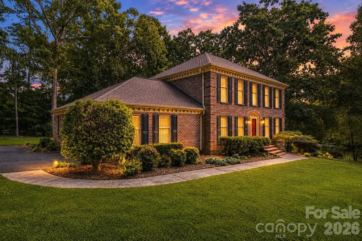3906 Wandering Lane Ne, Hickory, NC 28601 - #1