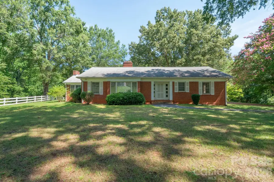 17 E Murray Street, Maiden, NC 28650 - #2