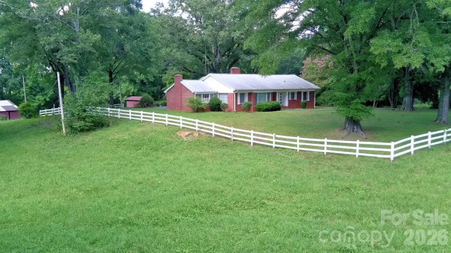 17 E Murray Street, Maiden, NC 28650 - #3