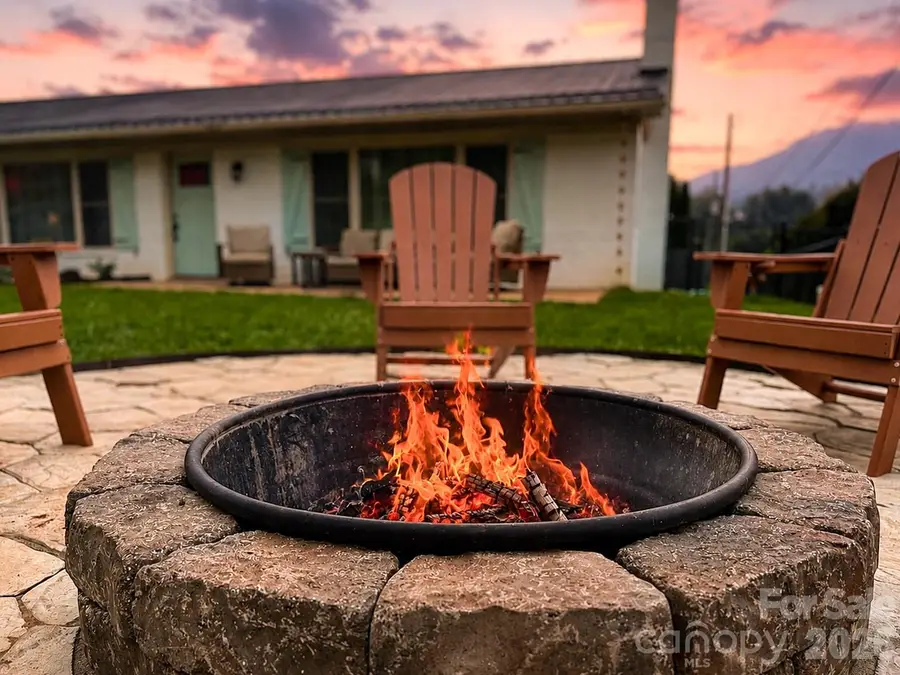 402 Wilton Avenue, West Jefferson, NC 28694 - #2