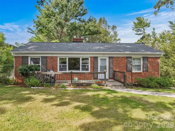 15 Lynnstone Court, Asheville, NC 28805