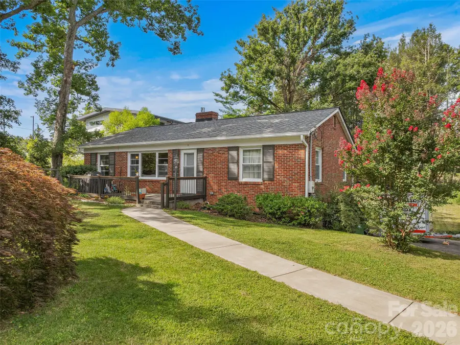 15 Lynnstone Court, Asheville, NC 28805 - #2