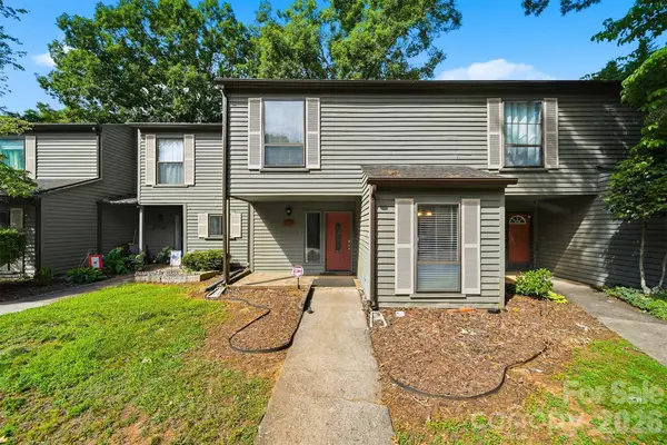 4340 N Center Street #203, Hickory, NC 28601