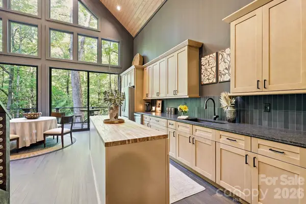2272 Evans Road, Hendersonville, NC 28739