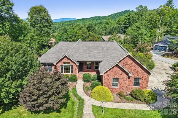 28 Tudor Crescent Court, Hendersonville, NC 28739