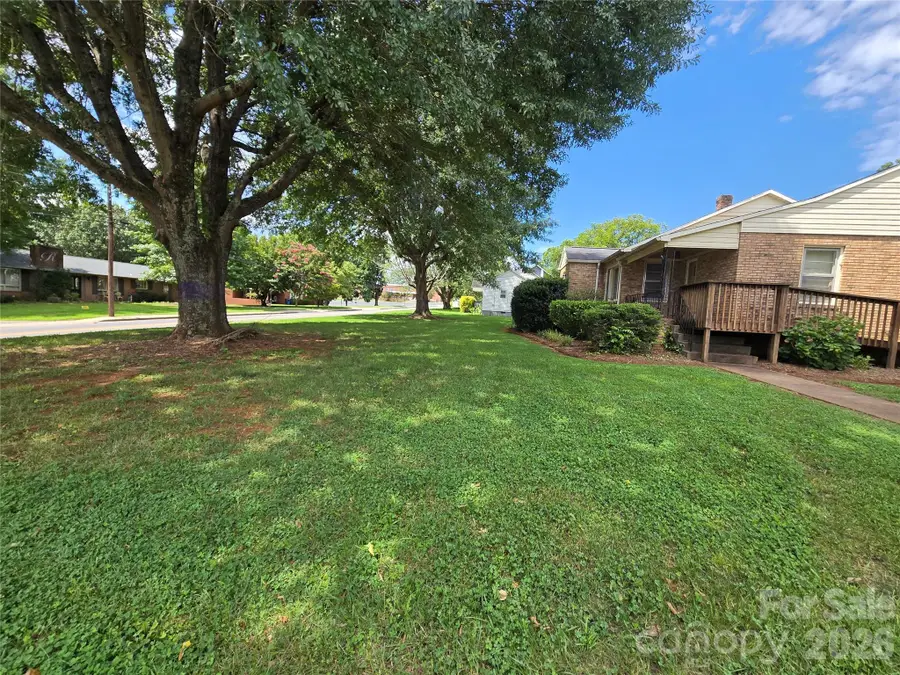 305 Oakland Avenue Avenue, Morganton, NC 28655 - #3
