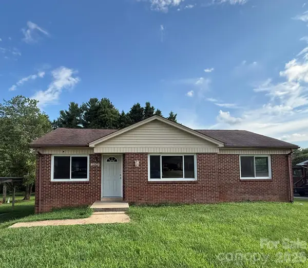 2262 9th Avenue Drive Ne, Hickory, NC 28601