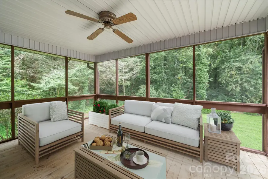 4 Hunters Lane, Hendersonville, NC 28791 - #2