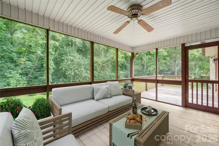4 Hunters Lane, Hendersonville, NC 28791 - #3