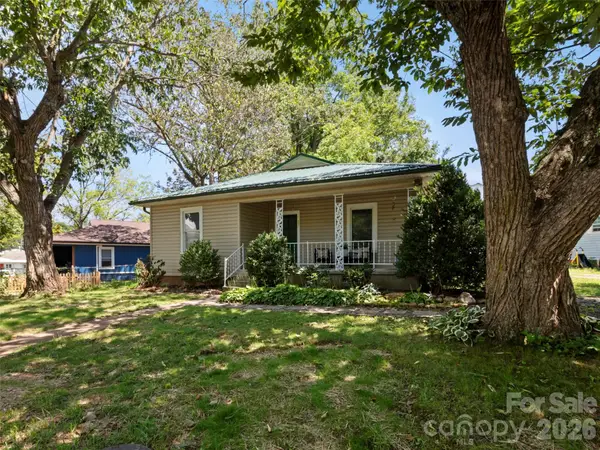 122 Edwards Avenue, Swannanoa, NC 28778