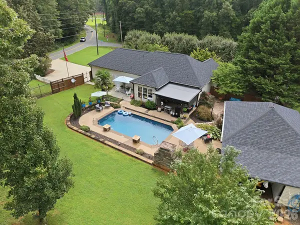 359 Huffstetler Lake Road, Dallas, NC 28034