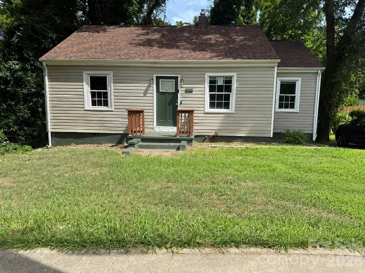 826 W Davidson Avenue, Gastonia, NC 28052 - #1