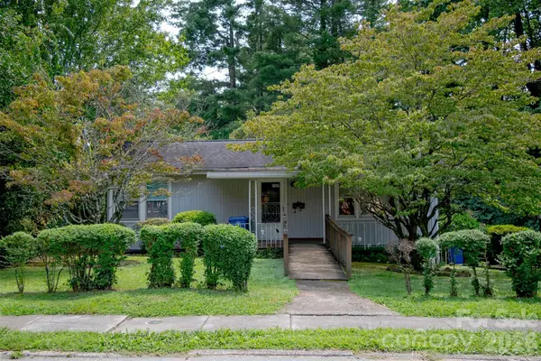 1006 3rd Avenue W, Hendersonville, NC 28739
