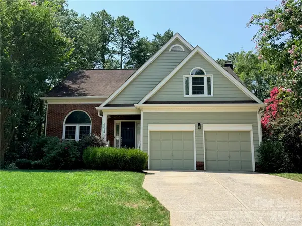 6813 Wolf Run Drive, Charlotte, NC 28277