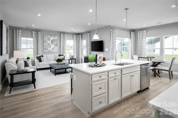 925 Heathway Drive, Charlotte, NC 28213