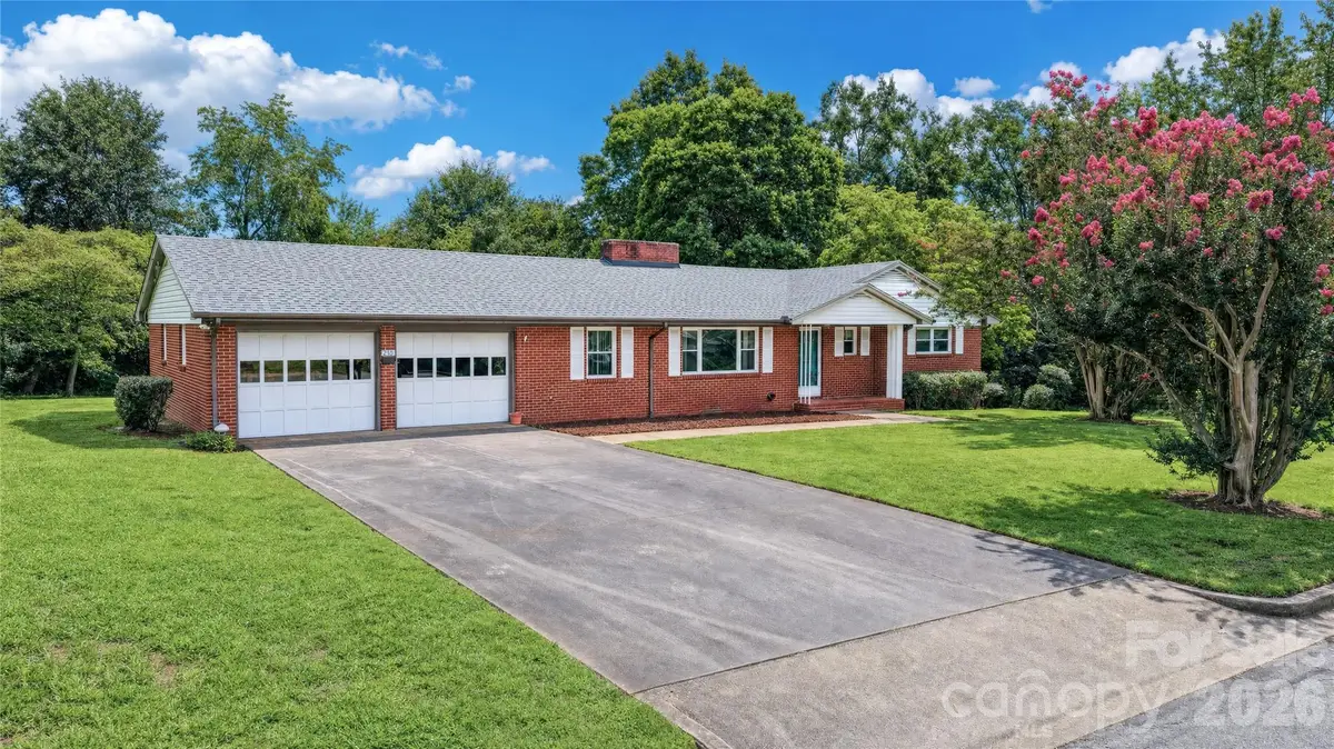 201 Woodlawn Drive, Morganton, NC 28655 - #1