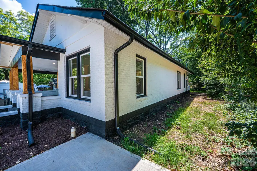 60 5th Street Se, Hickory, NC 28602 - #3