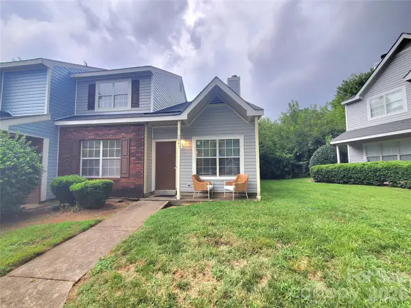 3840 Mosscroft Lane, Charlotte, NC 28215