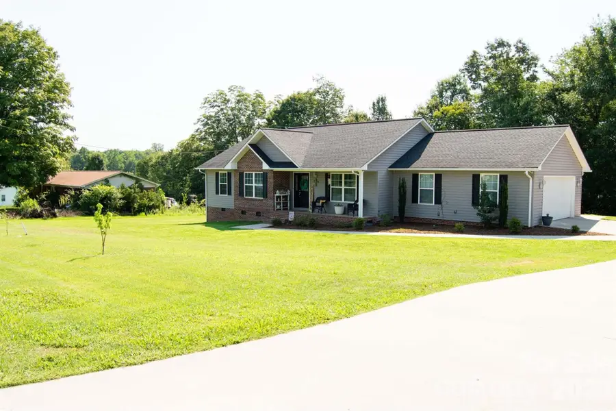 2422 23rd Street Drive Ne, Hickory, NC 28601 - #3