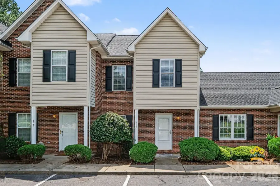 2240 15th Avenue Ne #102, Hickory, NC 28601 - #3