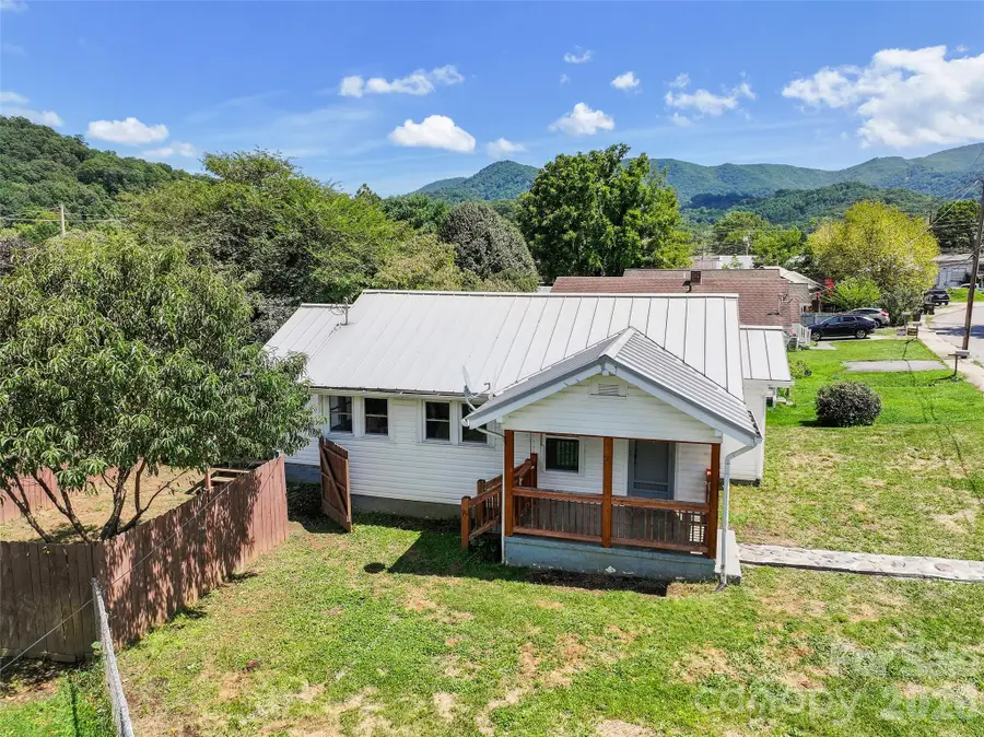 417 Riverbend Street, Waynesville, NC 28786 - #2