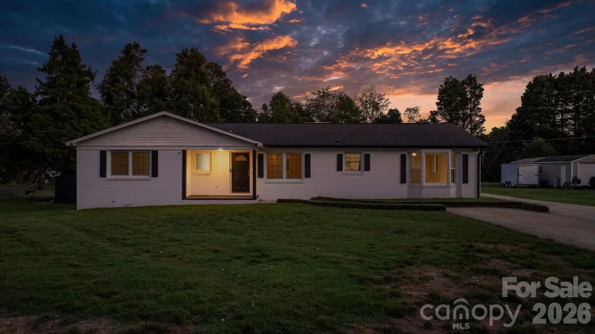 5795 Valley Field Road, Hickory, NC 28602 - #1