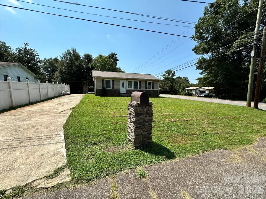 601 E Saunders Avenue, Newton, NC 28658 - #2