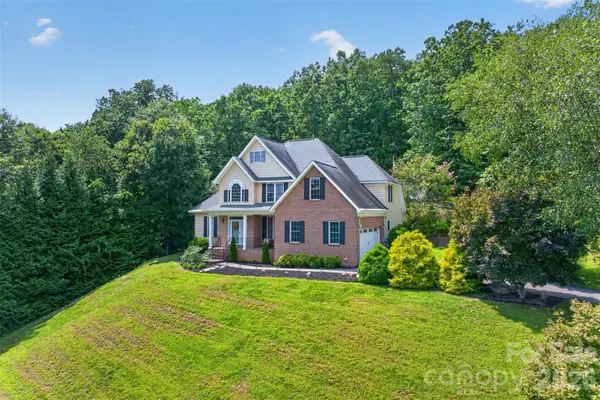 7940 Oakmont Court, Hickory, NC 28602