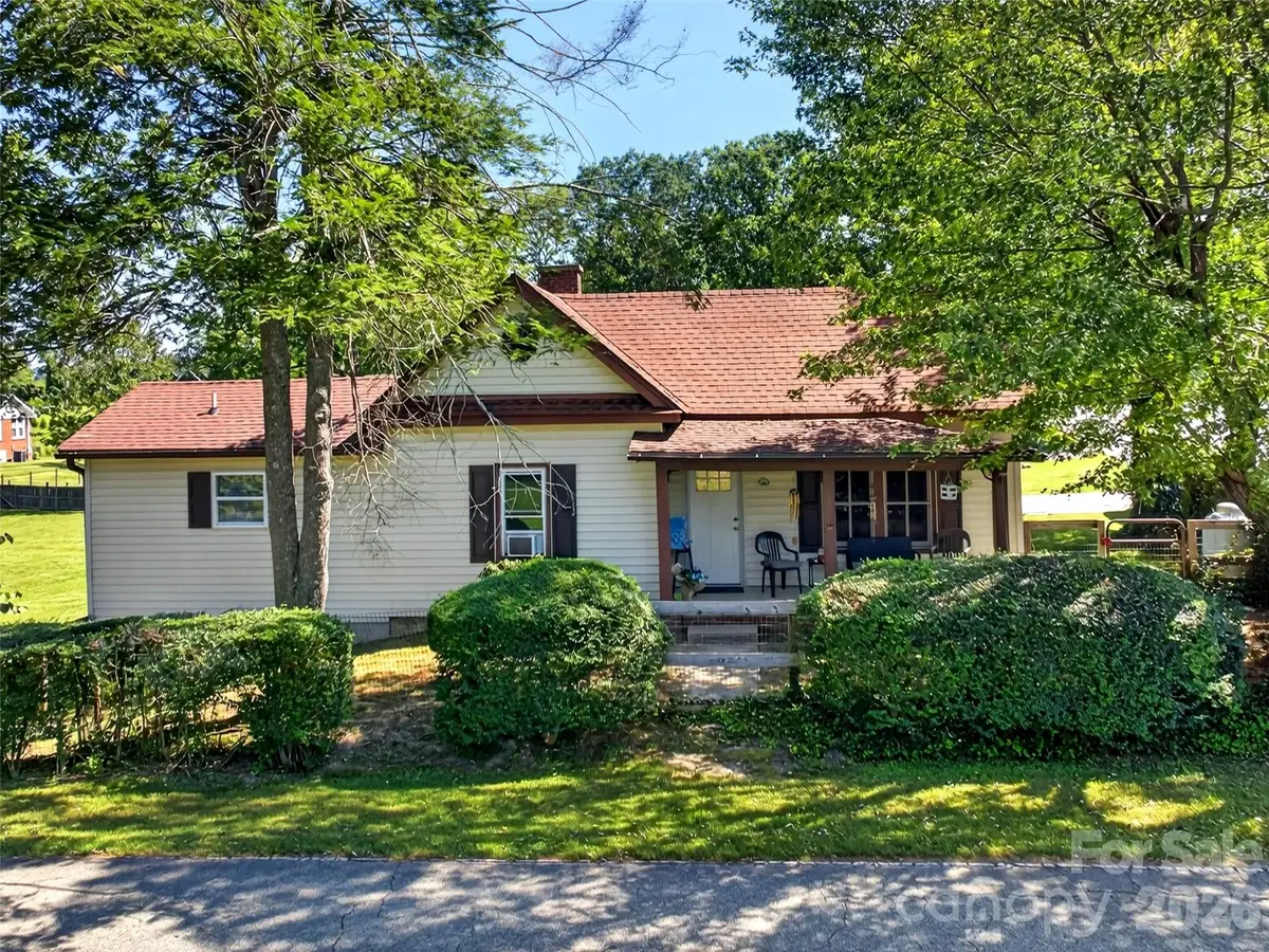110 E Price Street, Hendersonville, NC 28739 - #1
