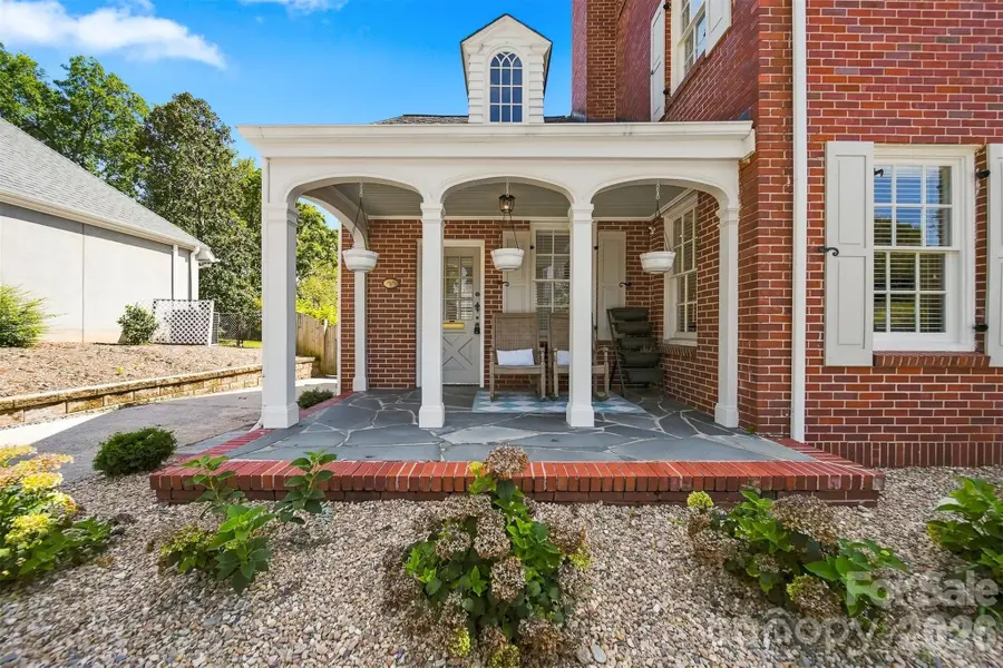 525 2nd Avenue Nw, Hickory, NC 28601 - #3