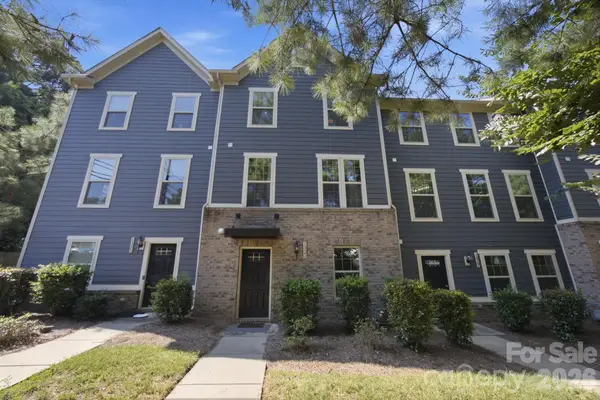 1321 Queen Lyon Court, Charlotte, NC 28205