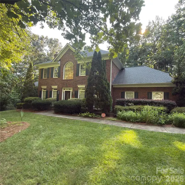 8805 Crosstimbers Drive, Charlotte, NC 28215