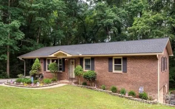 15 Horseshoe Drive, Hendersonville, NC 28791