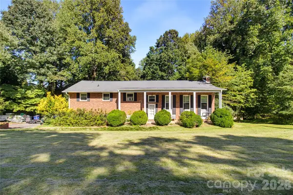 5675 Sweetbriar Road, Pfafftown, NC 27040