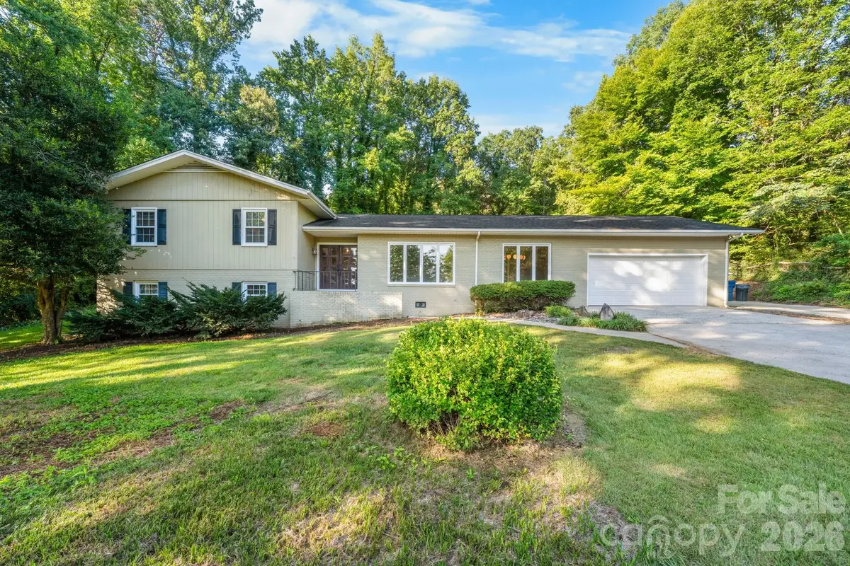 2015 12th Street Drive Nw, Hickory, NC 28601 - #1