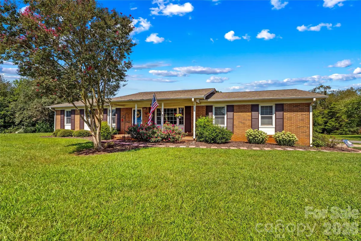 306 S Greenbriar Road, Statesville, NC 28625 - #1