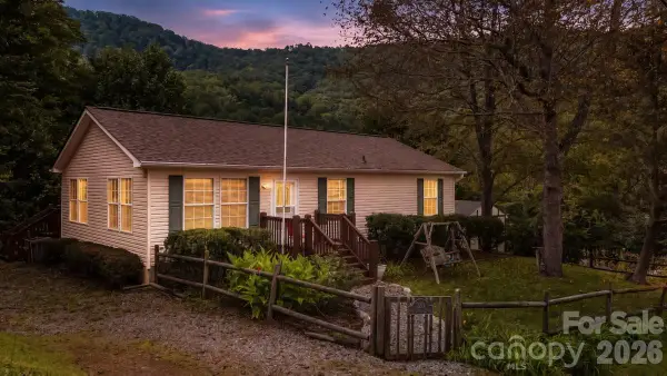 220 Powderhorn Drive, Waynesville, NC 28786