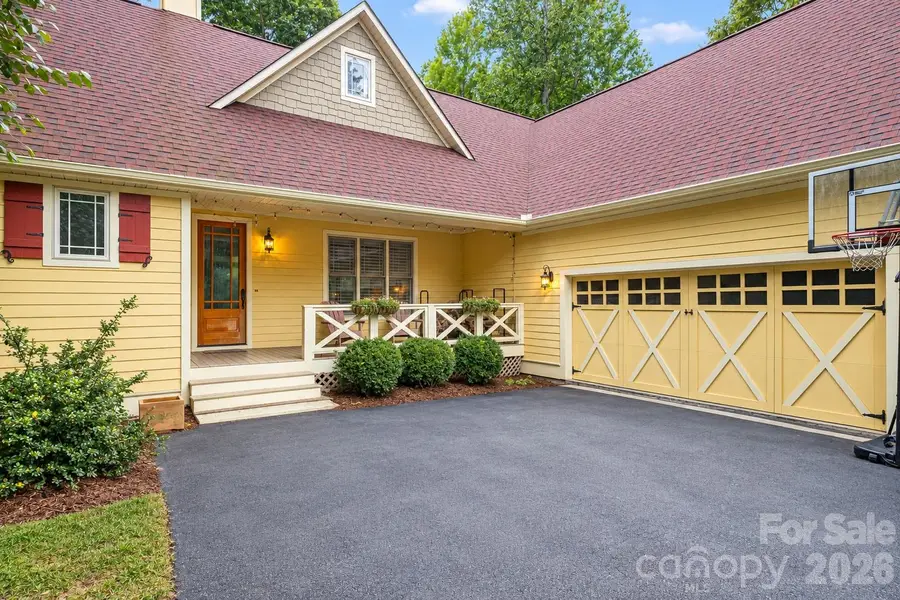 312 E Forest Place, Candler, NC 28715 - #2