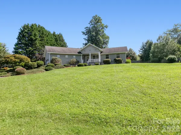 128 Stone House Road, Hendersonville, NC 28739