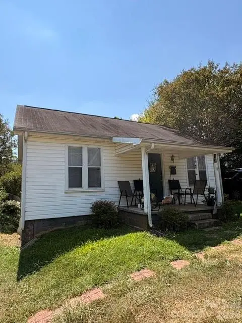 142 E Catawba Avenue, Mount Holly, NC 28120