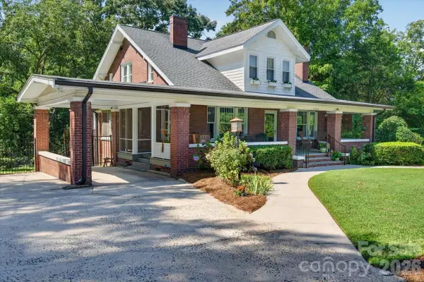 1035 S Belvedere Avenue, Gastonia, NC 28054