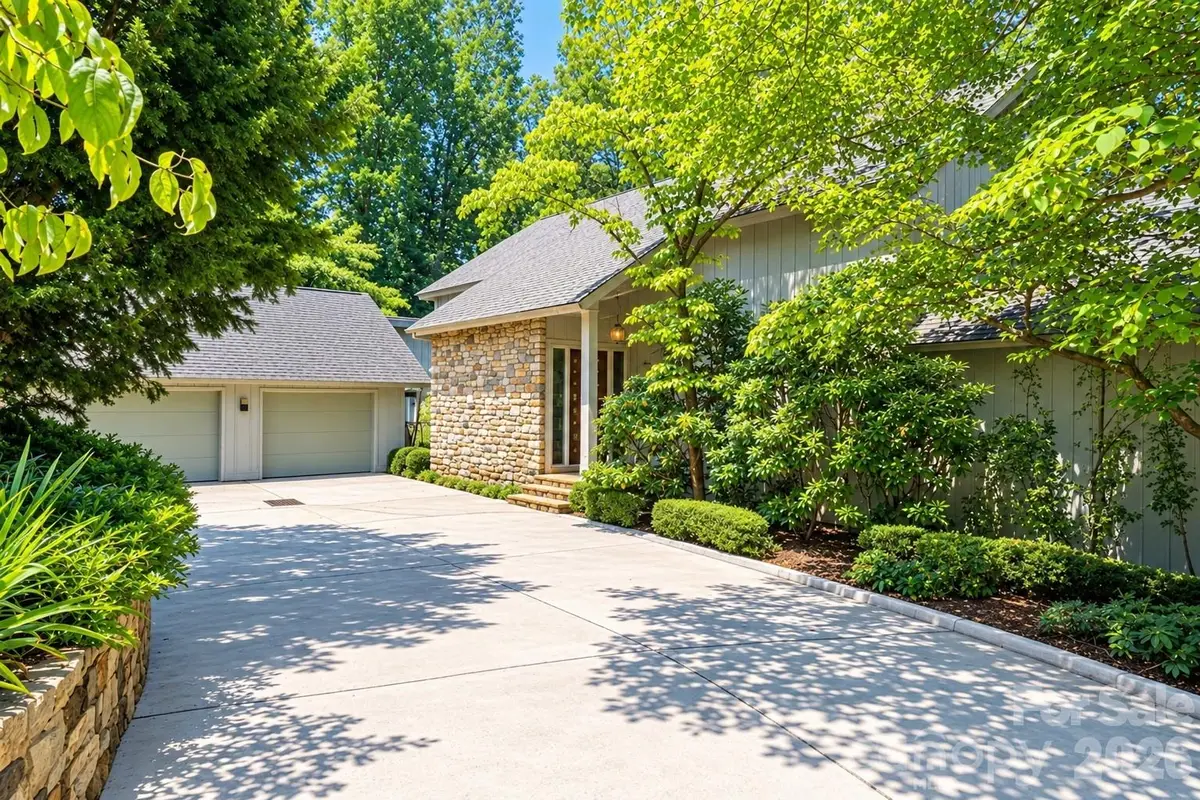 955 19th Avenue Nw, Hickory, NC 28601 - #1