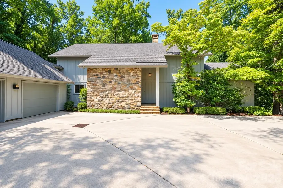 955 19th Avenue Nw, Hickory, NC 28601 - #2