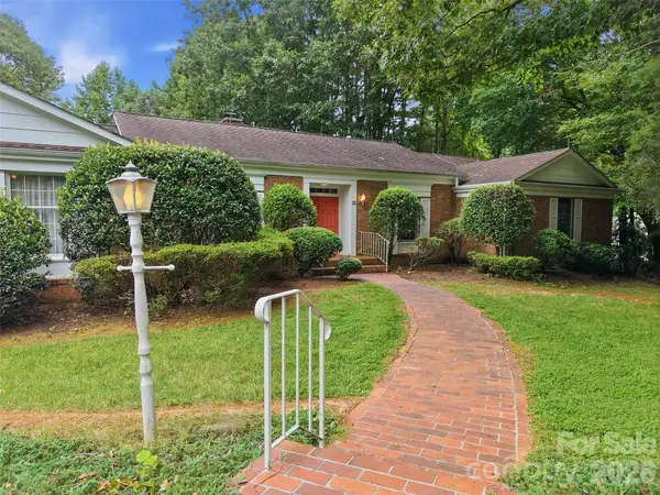 12 Legendary Road, Hendersonville, NC 28739