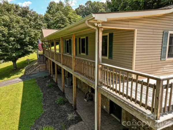 299 Mcdowell Lane, Burnsville, NC 28714