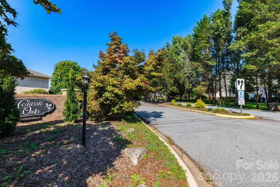 246 Classic Oaks Circle #10, Hendersonville, NC 28792 - #2