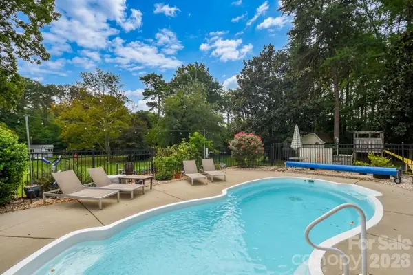 127 Fairway Drive, Mooresville, NC 28117
