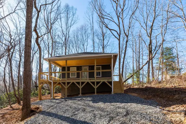 137 E Arbutus Trail, Hendersonville, NC 28792