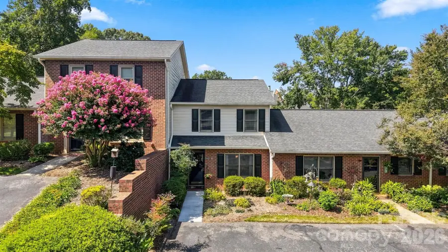 921 21st Avenue Ne, Hickory, NC 28601 - #2